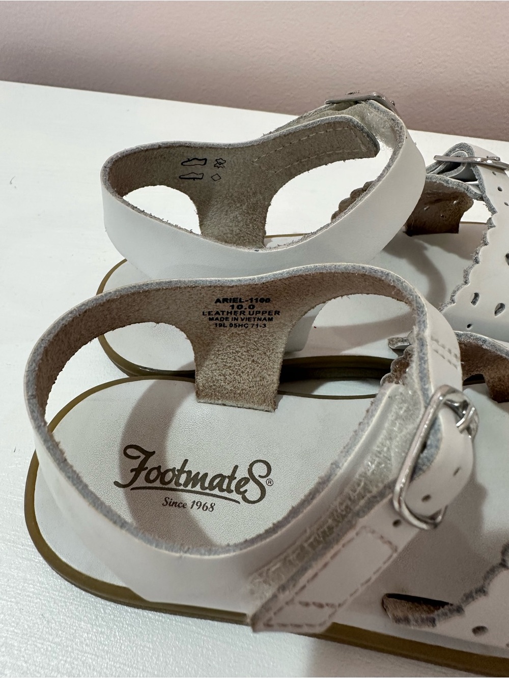 Footmates Ariel sandal white size 10 VGUC - Picture 2 of 2